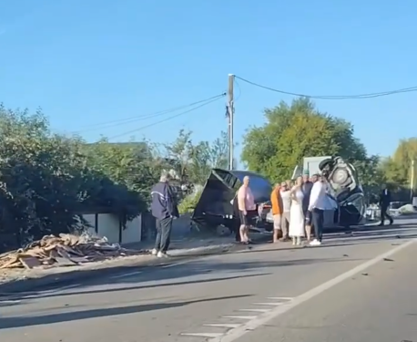 Un tânăr și-a pierdut viața, după impactul a două mașini