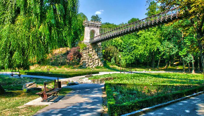 Parcul Nicolae Romanescu își spune povestea într-o expoziție specială la Craiova. Medalia de aur de la Paris, cărți poștale rare și schițe originale
