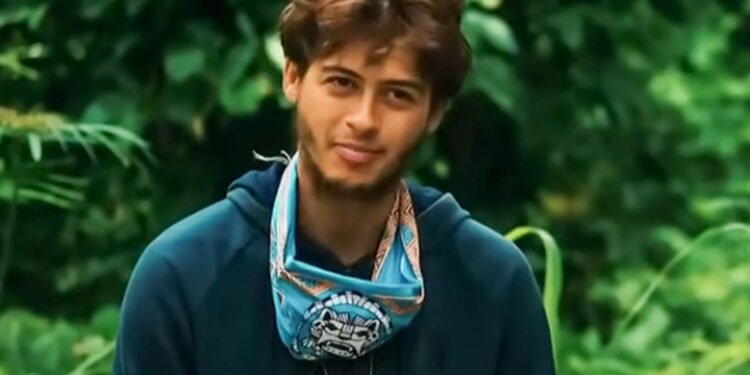 Cere o sută de milioane de dolari după participarea la Survivor