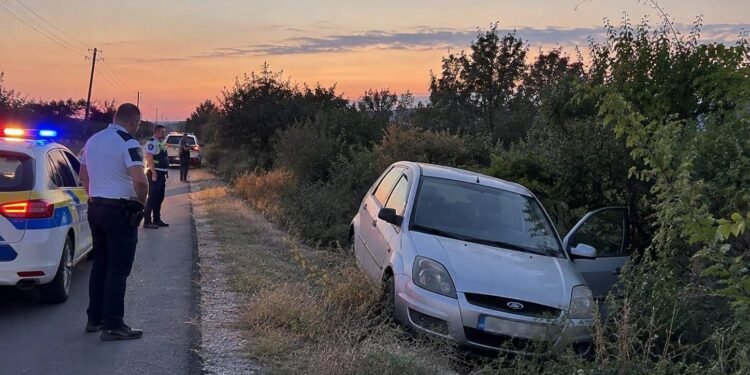 Căutat de polițiști din patru județe! A fugit și s-a ascuns într-o pădure după ce a abandonat o mașină furată