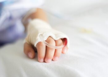 Fetița de 10 ani a spus tot la școală: «Mi-e frică de el!» Ce au descoperit polițiștii după ce au văzut urmele de pe corp