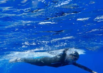 A înotat fără oprire din Grecia până în Italia
