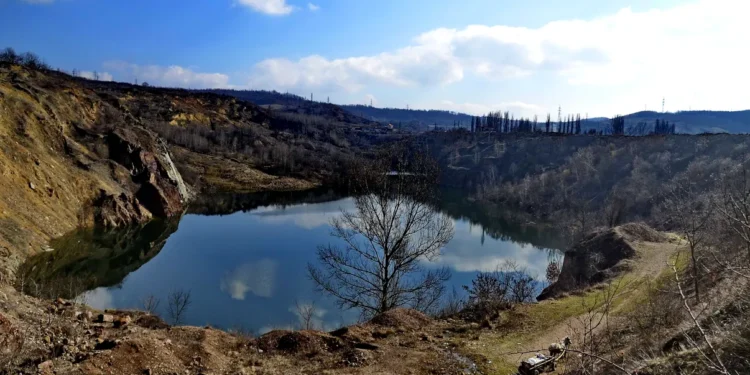 Lac spectaculos după închiderea unor exploatări miniere
