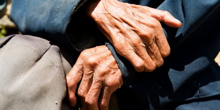 Pensionar din Motru, executat silit