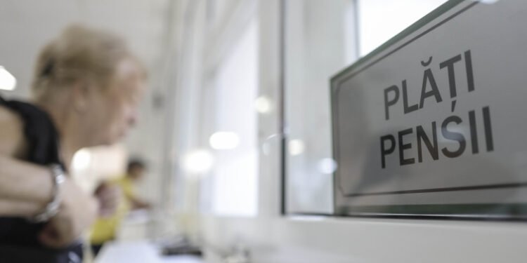 Pensie redusă de Casa de Pensii, majorată de instanță! Tribunalul a decis că omul trebuie să rămână cu suma mai mare