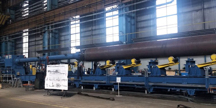 Zeci de angajări la o fabrică din Craiova. Se caută sudori, lăcătuși și operatori CNC