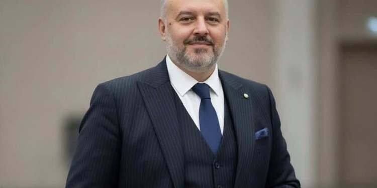 Renunță la funcția politică pentru a fi director în minerit