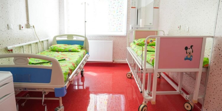 Un etaj întreg pentru copiii internați la Victor Babeș Craiova: 10 saloane, renovate de Primărie