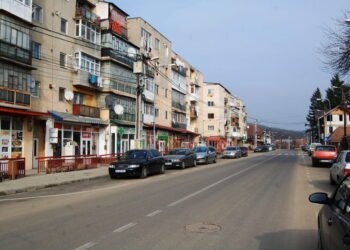 Pensionari plătiți ilegal de o primărie din Gorj