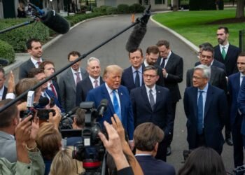 Trump schimbă regulile jocului în lumea AI: „Este aproape ca o Constituție”
