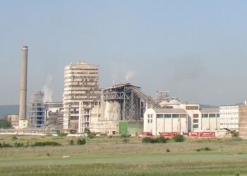 Un colos industrial este demolat astăzi. Explozii controlate până la ultima cărămidă!
