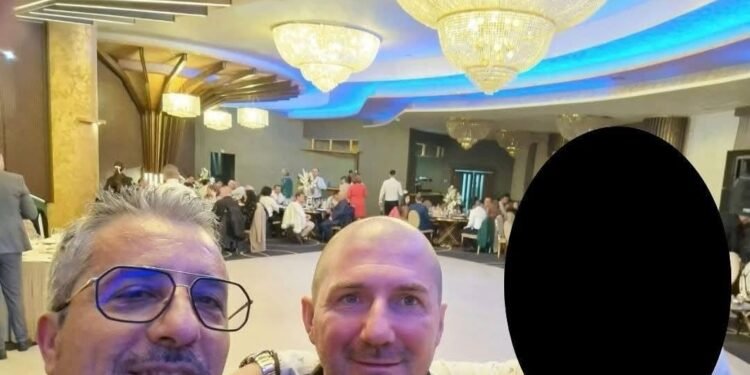 Viceprimarul care a lovit un lider sindical, în poză cu Iustin Covei. La Pelendava, unul era agent, altul deținut!