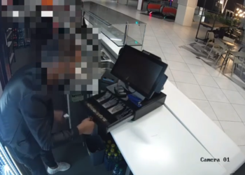 Jaf nocturn la Promenada Mall din Craiova! A forțat intrarea și a scotocit mai multe case de marcat. Ce a găsit într-una dintre ele