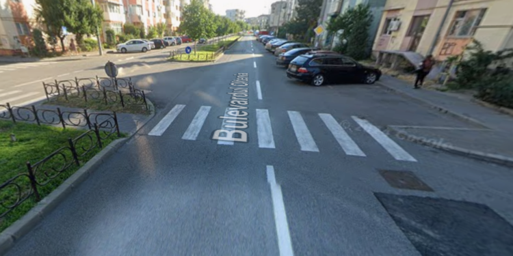 Nervi întinși la maximum în traficul din Craiova! Un pieton a sărit la bătaie după ce a fost lovit pe trecere