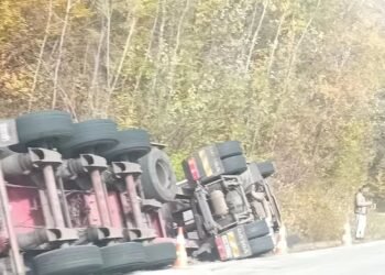 Camion răsturnat pe dealul Bujorăscu! Ce se știe despre accidentul de pe șoseaua spre Târgu Jiu
