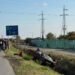 O mașină s-a răsturnat pe plafon într-un șanț adânc, pe drumul Filiași–Craiova