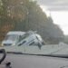 Accident în Piștești! Mașină ajunsă peste separatoarele de beton de pe șosea