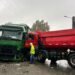 O benă și un TIR s-au izbit pe un drum din Gorj. Ambii șoferi au ajuns la spital