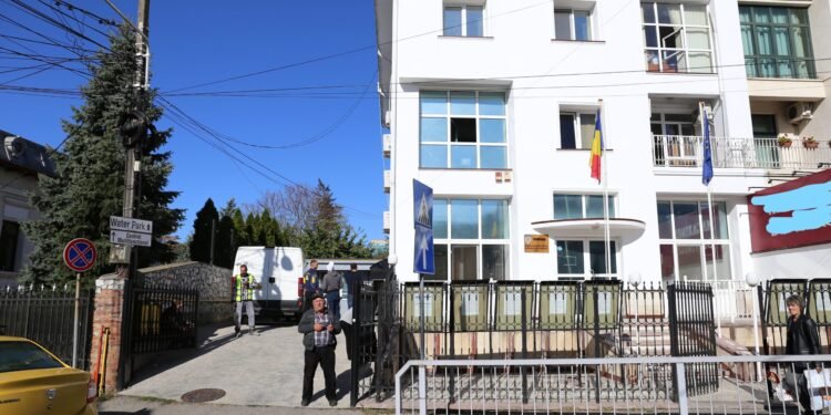 Sute de joburi pentru tinerii din Craiova. Ziua în care sunt față în față cu angajatorii!