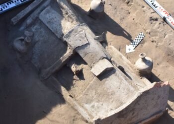 Descoperiri vechi de aproape 2.000 de ani în Dolj! Morminte romane cu sarcofag special, monede și vase funerare, scoase la lumină