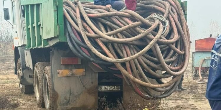 Cabluri furate din cariera Jilț Nord. Hoții au tăiat și târât 37 de metri de cablu