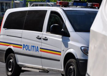 Bătaie cruntă în miez de noapte, la Târgu Jiu! Au blocat un BMW, au bătut șoferul și l-au urmărit cu bâta până în magazin