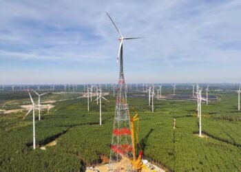 Gigantul care a răsărit într-o fostă zonă minieră. Turbina eoliană de 365 de metri, aproape cât turnul TV din Berlin