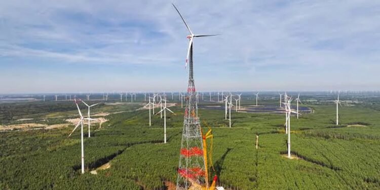 Gigantul care a răsărit într-o fostă zonă minieră. Turbina eoliană de 365 de metri, aproape cât turnul TV din Berlin