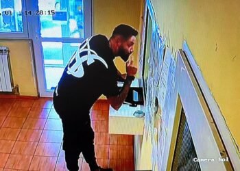 A intrat în amanet și a pus ochii pe aur! Doi lănțișoare, „șterse” în câteva clipe. Hoțul, prins de polițiști