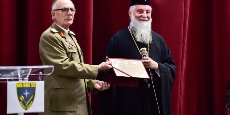 Mitropolitul Olteniei, decorat la Craiova de militari! Ce distincție a primit Înaltpreasfințitul Irineu