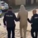 A furat șapte parfumuri, apoi a îmbrâncit un polițist care îl urmărea. A primit peste 4 ani de închisoare