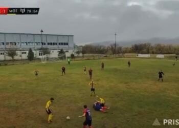 Scene șocante pe un teren de fotbal din Gorj. Jucător dus la spital!